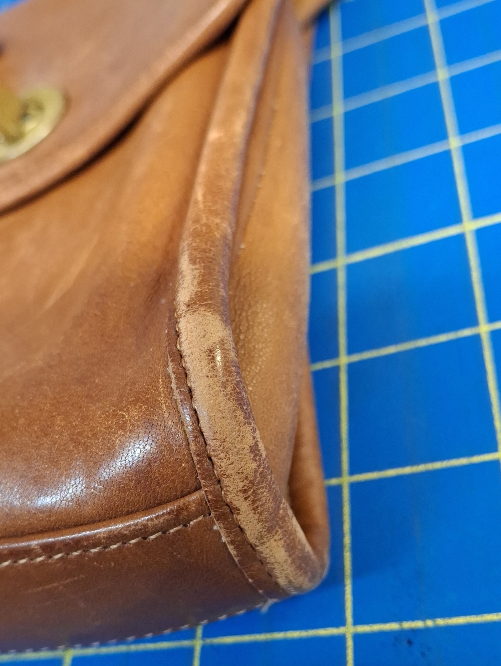 Vintage Coach Brown Leather Crossbody Bag Turn-Lock Brass Closure - Picture 4 of 16